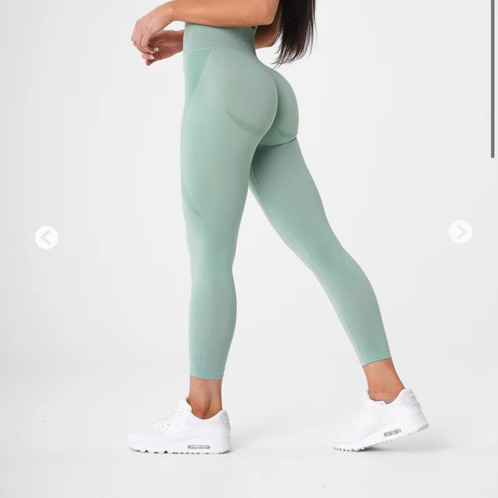 NVGTN SAGE GREEN CONTOUR SEAMLESS LEGGINGS SIZE M